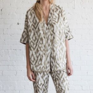 $600 Raquel Allegra Shortsleeve 2 button jacket gold silver white pocket